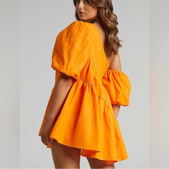 Showpo. Harleen Puff Sleeve Asymmetric Off the Shoulder Orange Mini Dress Sz 10 - Picture 4 of 5